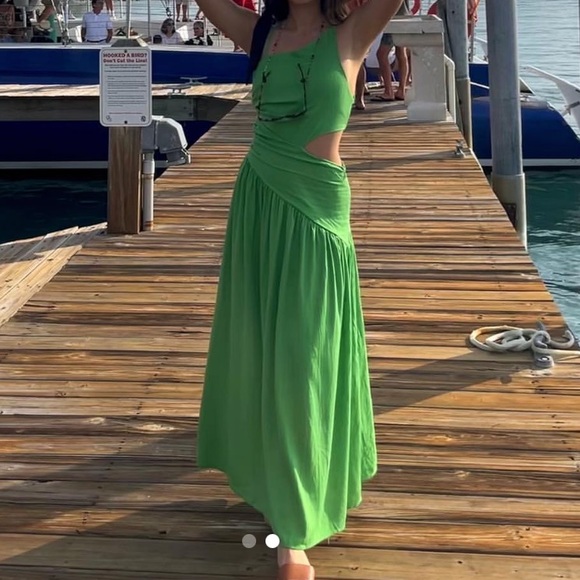 Vibrant Green Maxi Dress - Picture 2 of 4